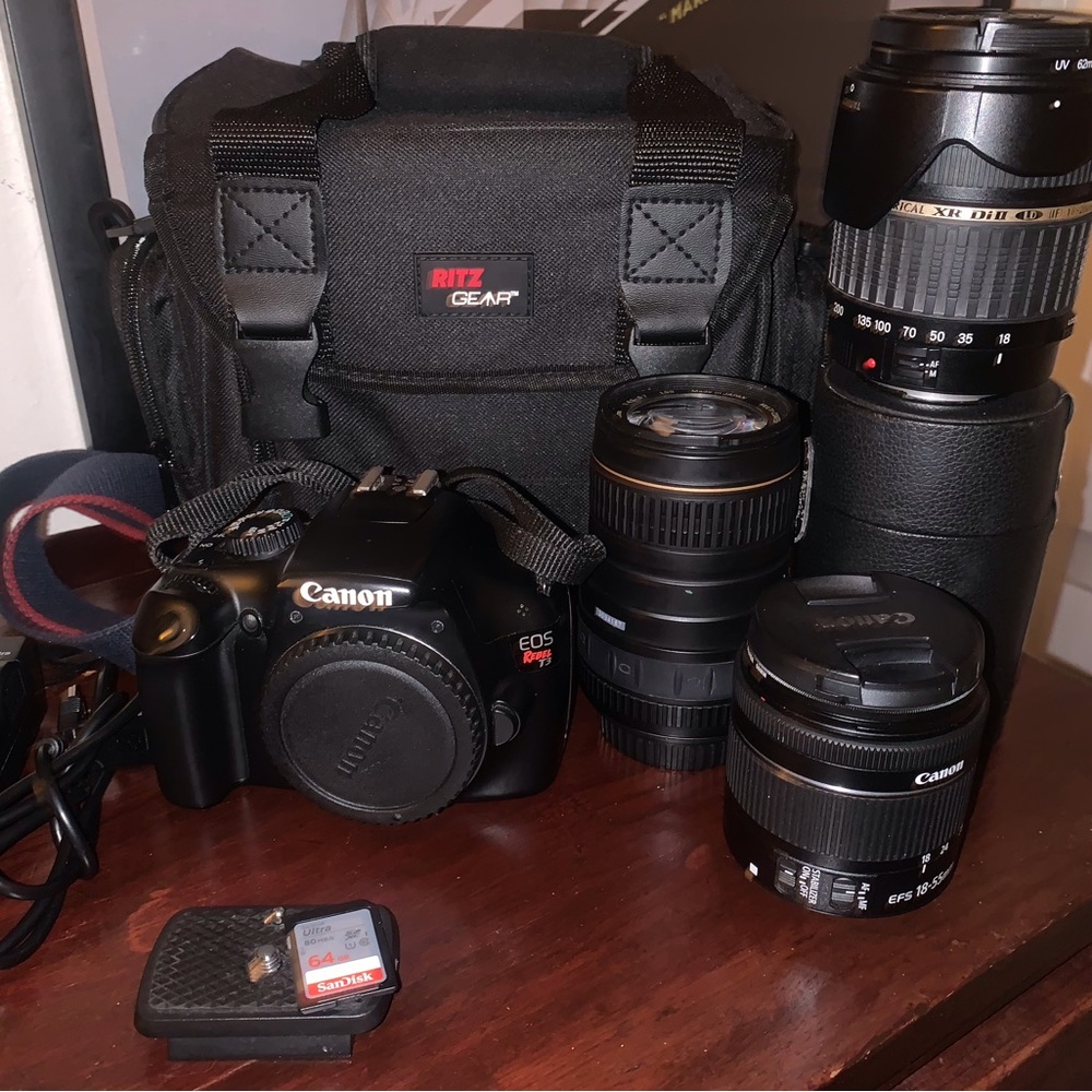 Canon Eos Rebel T3 DSLR Camera kit